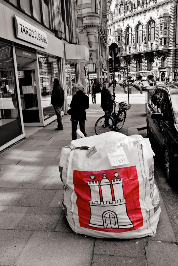 Hamburg: Stadtwappen auf dem Müll
