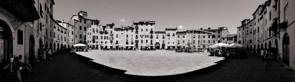 Piazza dell'anfiteatro in Lucca, Italien.