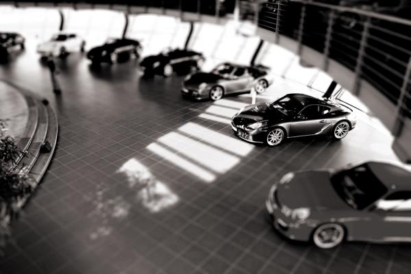 Porsche in der Vitrine