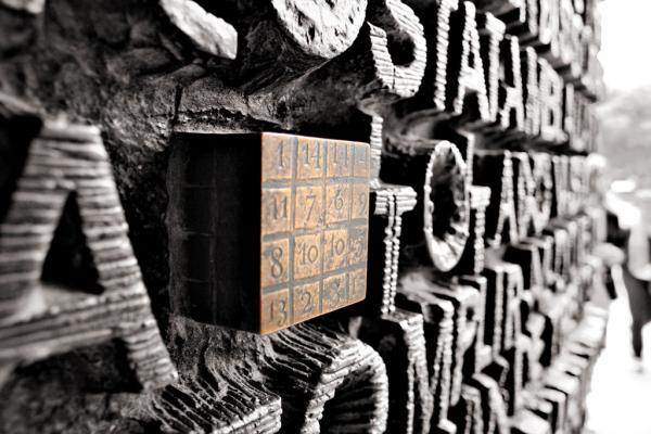 Magisches Quadrat an der Sagrada Familia